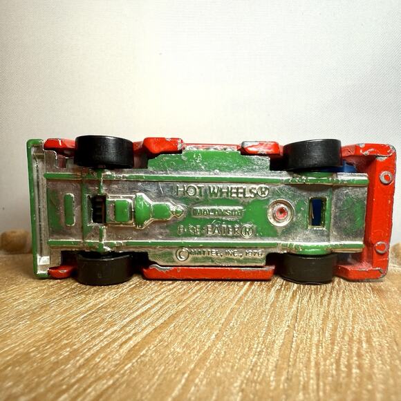 Hot Wheels Emergency Lot- 2 Fire Eater Fire Trucks, Police Car, Fire Chief Sedan - Picture 14 of 14